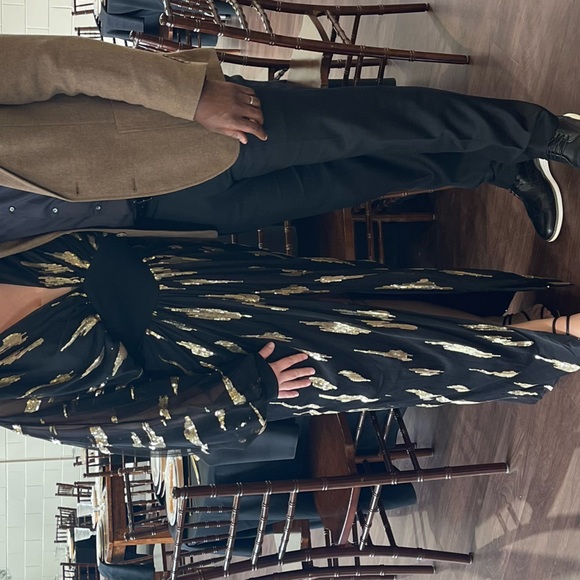 Black and gold fancy dress, only worn twice, great for any formal event - Picture 5 of 5